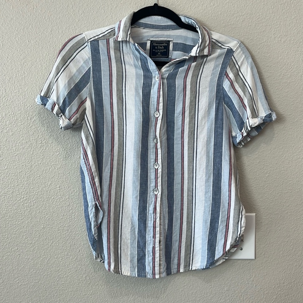 A&F XS linen/cotton button up. Muted colors, soft texture. Lightweight.
